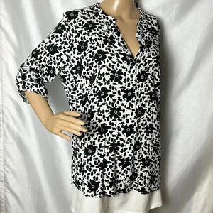 ILANCO NWT black & white abstract floral,  v neck , tie strap cuffs, hi low